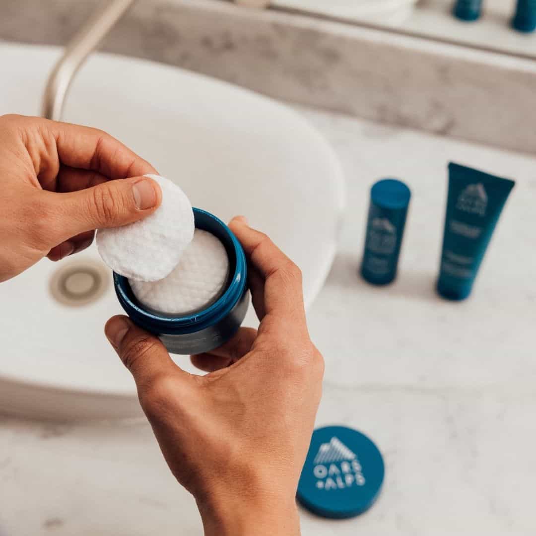 Oars + Alps Men’s Exfoliating Face Wipes with Glycolic & Salicylic Acid