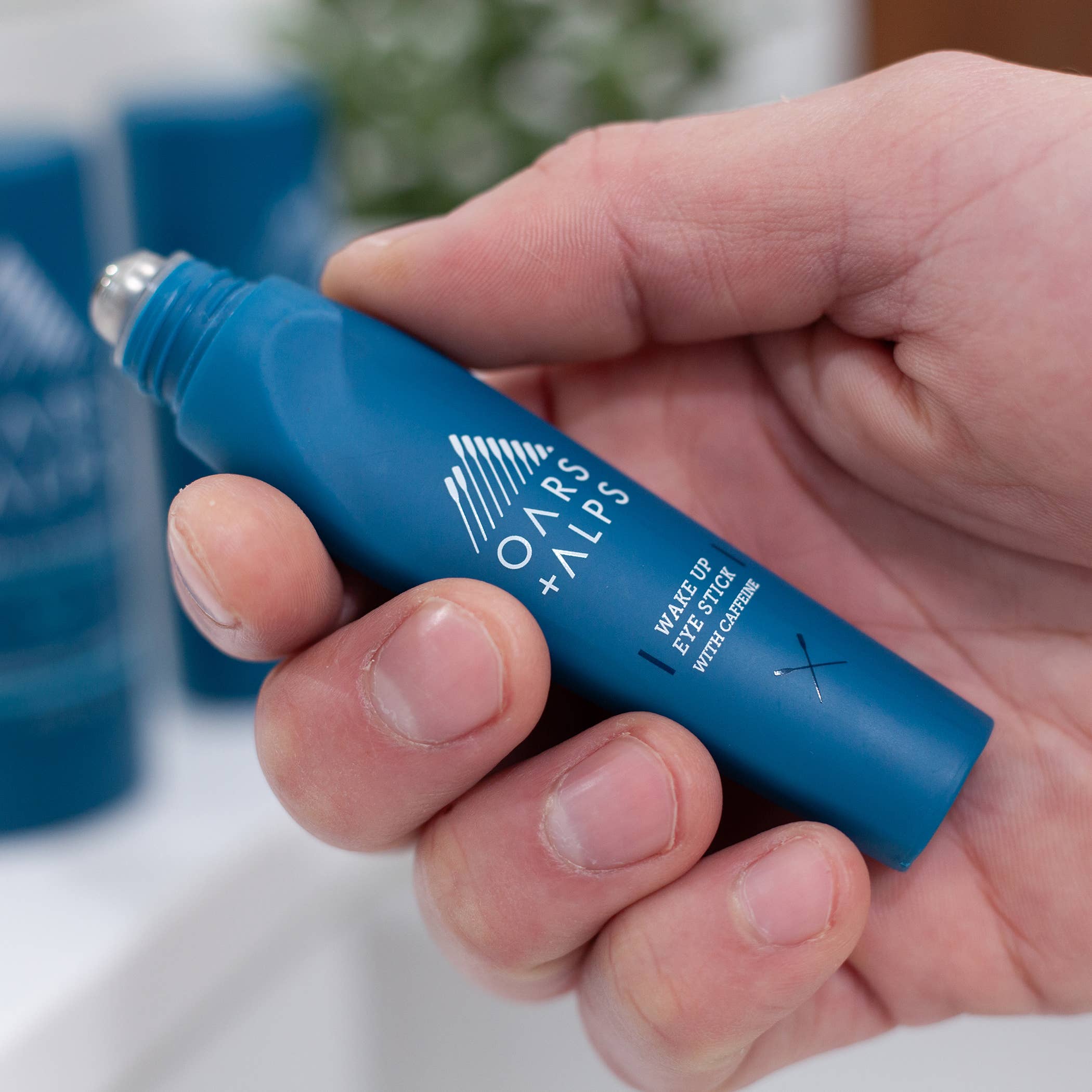 Oars + Alps Wake Up Men's Eye Roller and Eye Depuffer, Caffeine Infused